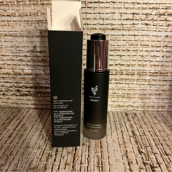 🐾Younique Linen Foundation🐾 - Picture 4 of 7